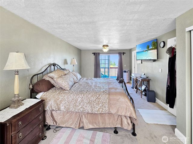 178 NW Captain Court, Oak Harbor, WA 98277