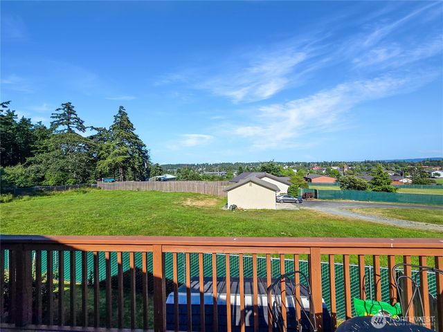 178 NW Captain Court, Oak Harbor, WA 98277