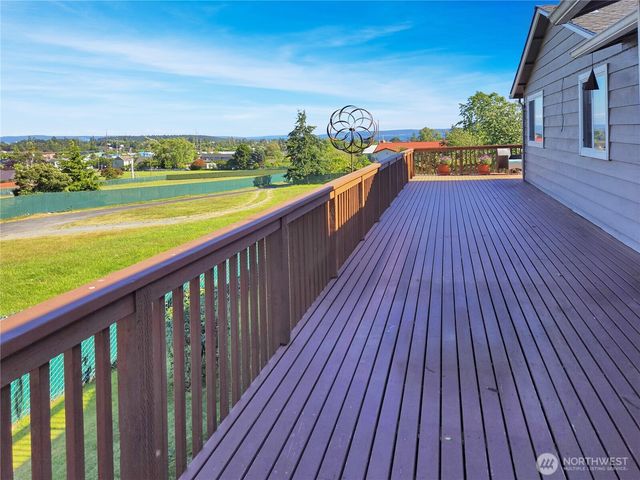 178 NW Captain Court, Oak Harbor, WA 98277
