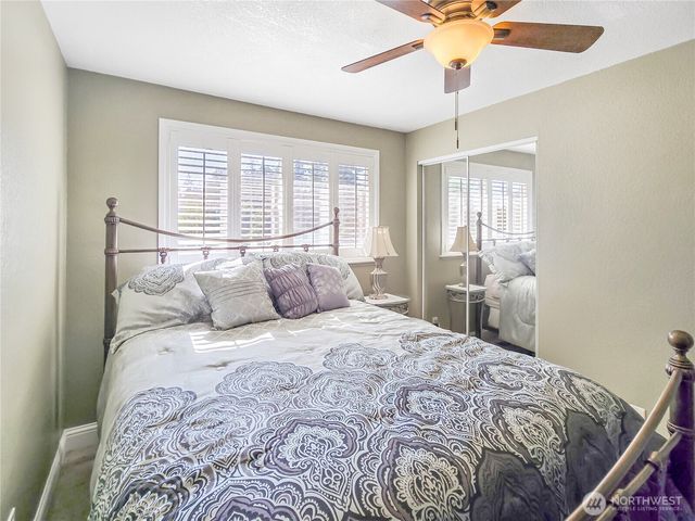 178 NW Captain Court, Oak Harbor, WA 98277