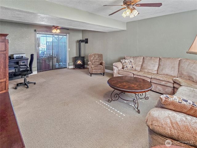 178 NW Captain Court, Oak Harbor, WA 98277