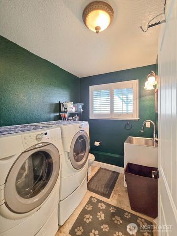 178 NW Captain Court, Oak Harbor, WA 98277