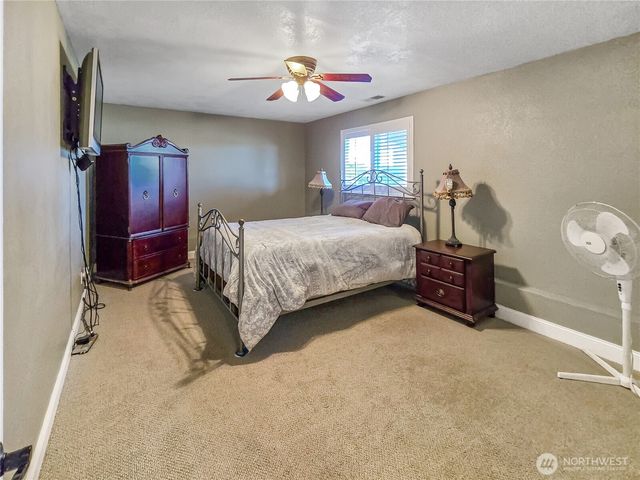 178 NW Captain Court, Oak Harbor, WA 98277