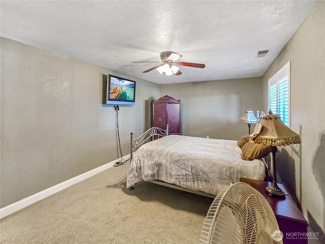 178 NW Captain Court, Oak Harbor, WA 98277