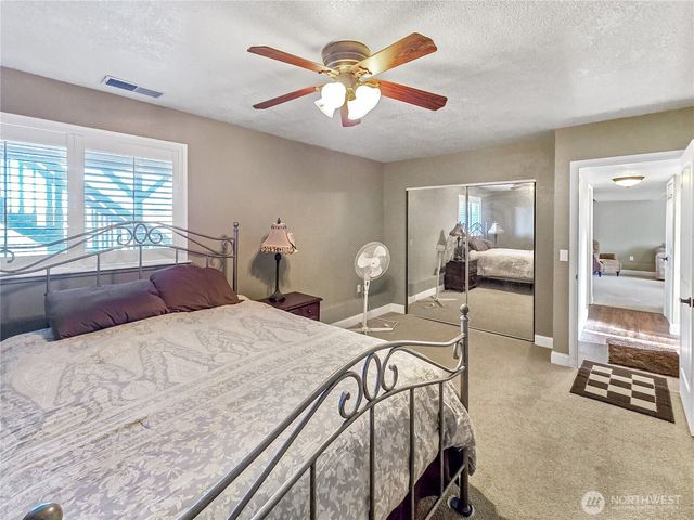 178 NW Captain Court, Oak Harbor, WA 98277