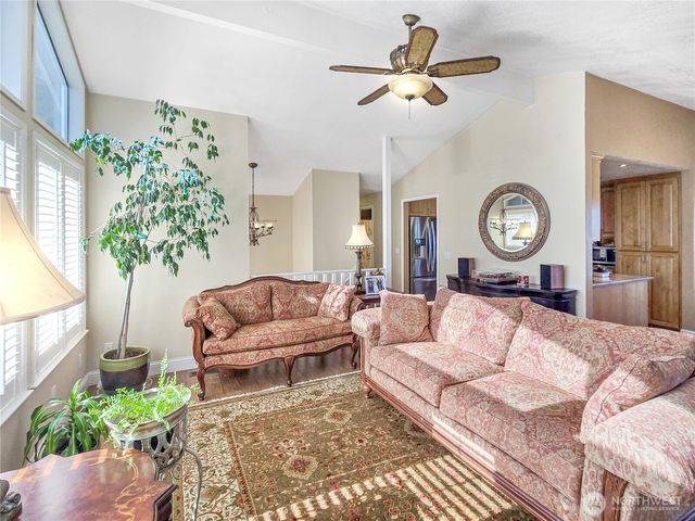 178 NW Captain Court, Oak Harbor, WA 98277