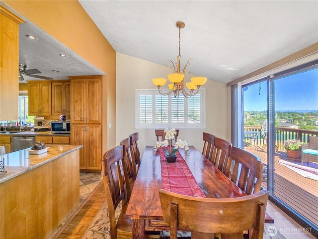178 NW Captain Court, Oak Harbor, WA 98277