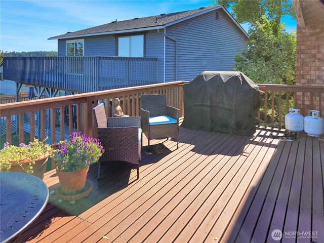 178 NW Captain Court, Oak Harbor, WA 98277