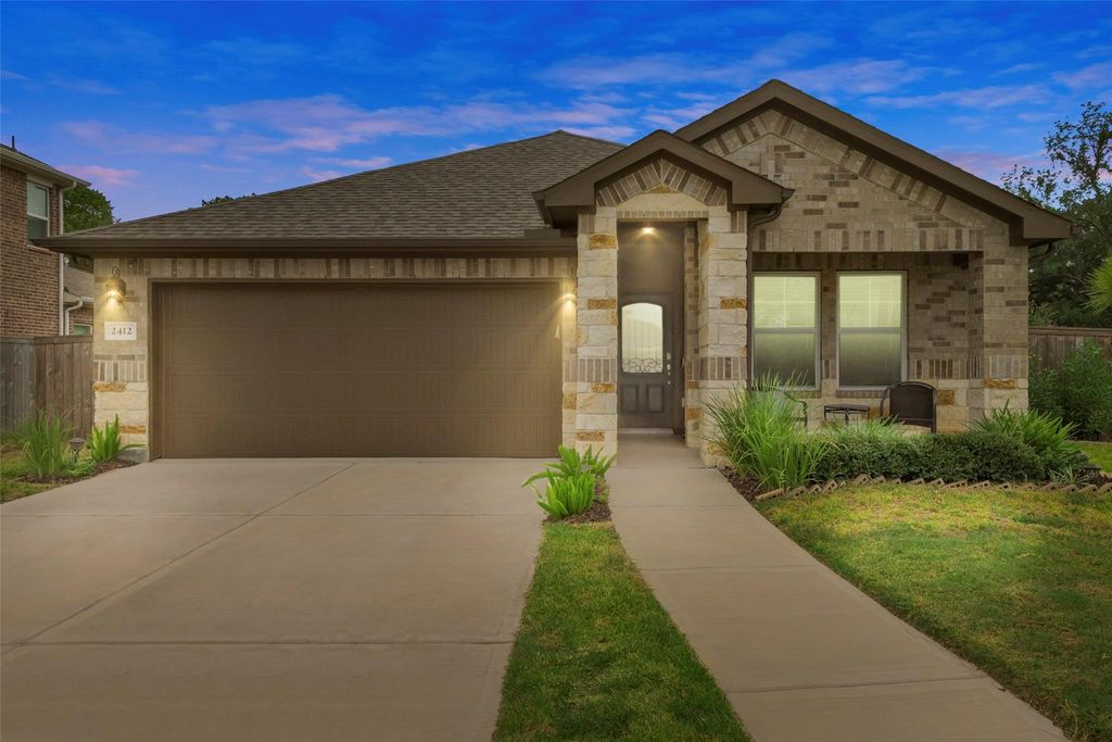 2412 Cedar Gable Lane, Pearland, TX 77089
