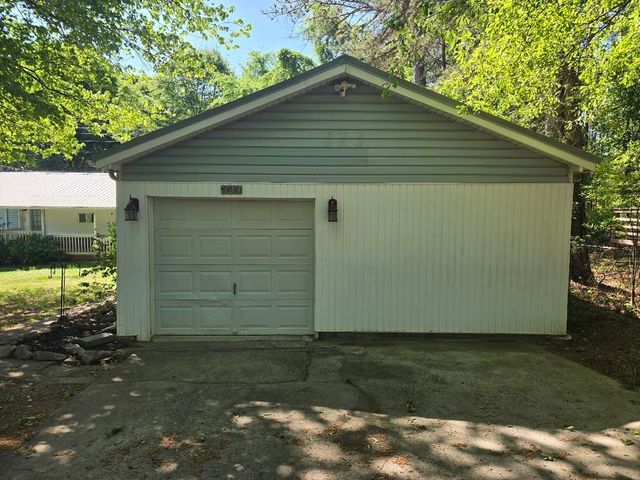323 Burnt Gin Rd, Gaffney, SC 29340