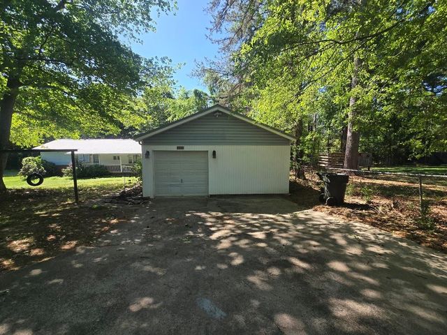323 Burnt Gin Rd, Gaffney, SC 29340