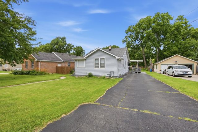 4618 W Lakeshore Drive, Mccullom Lake, IL 60050