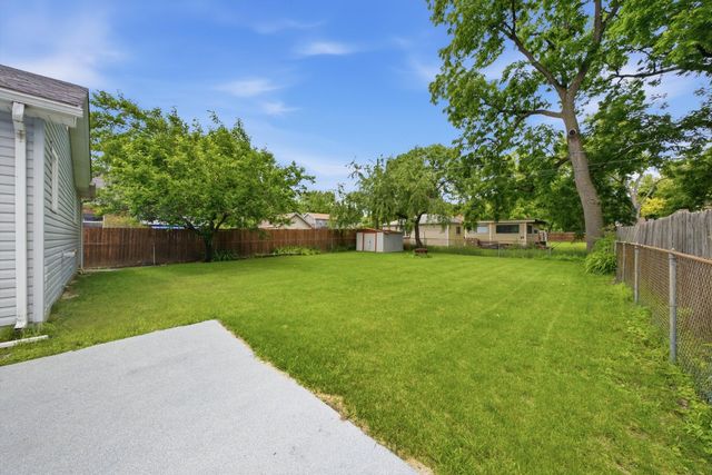 4618 W Lakeshore Drive, Mccullom Lake, IL 60050
