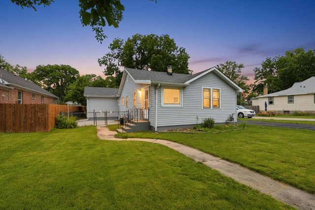 4618 W Lakeshore Drive, Mccullom Lake, IL 60050