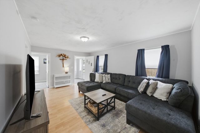 4618 W Lakeshore Drive, Mccullom Lake, IL 60050