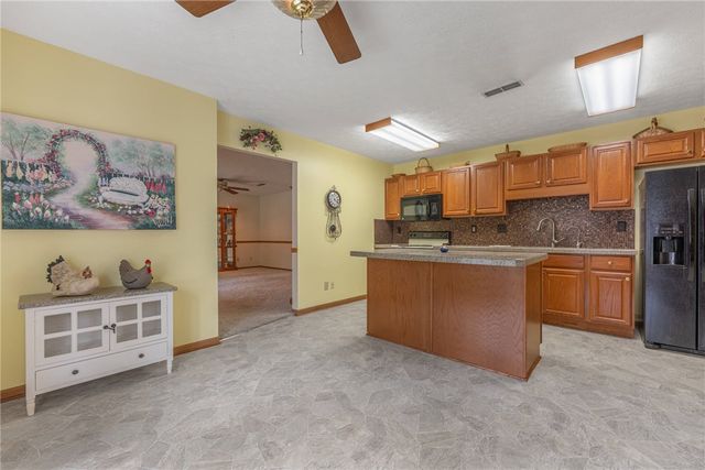 6685 Oakwood Lane, Huber Heights, OH 45424