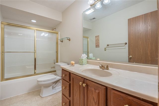 6685 Oakwood Lane, Huber Heights, OH 45424