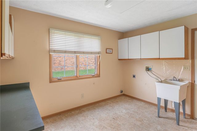 6685 Oakwood Lane, Huber Heights, OH 45424