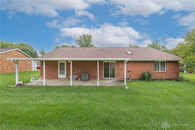 6685 Oakwood Lane, Huber Heights, OH 45424