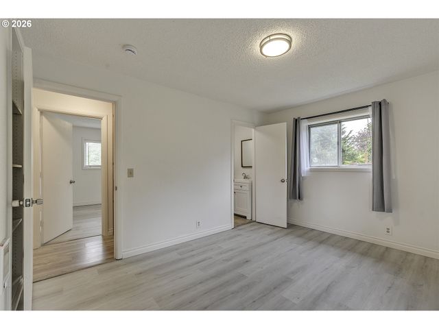 11820 Sw TIEDEMAN Ave, Portland, OR 97223