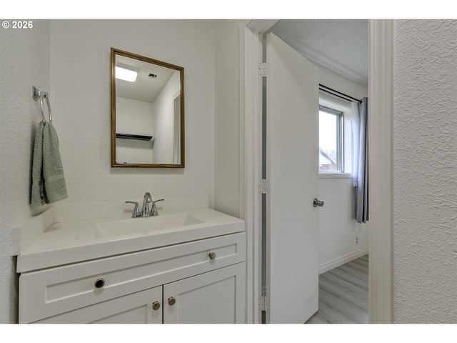 11820 Sw TIEDEMAN Ave, Portland, OR 97223