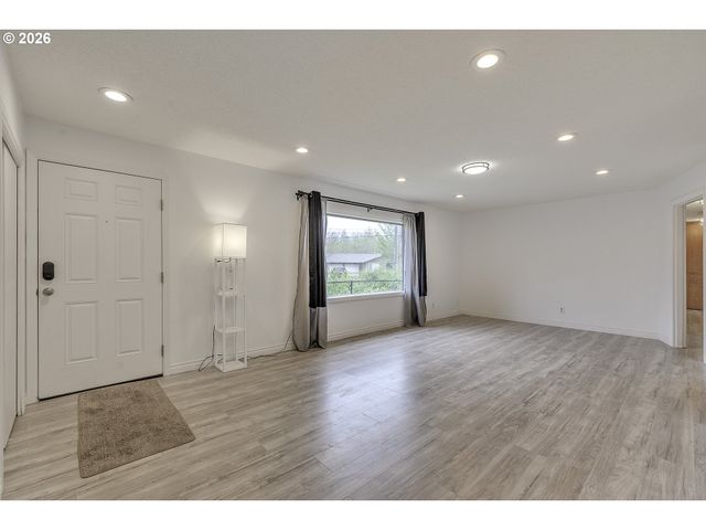 11820 Sw TIEDEMAN Ave, Portland, OR 97223