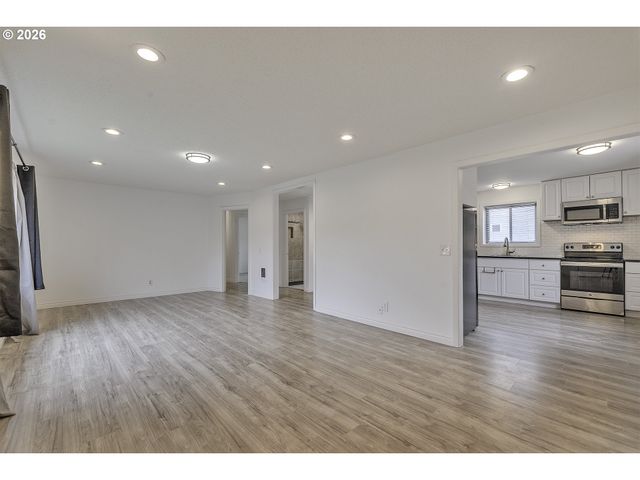 11820 Sw TIEDEMAN Ave, Portland, OR 97223