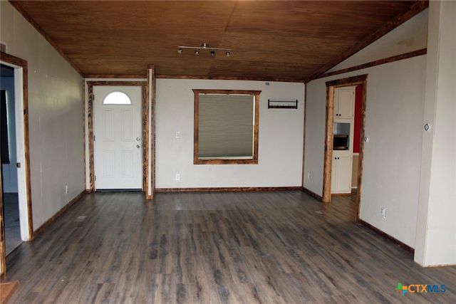 411 Fm 86, Red Rock, TX 78662
