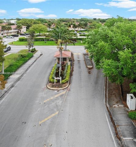 1016 Twin Lakes Dr 20-G, Coral Springs, FL 33071