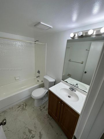 1016 Twin Lakes Dr 20-G, Coral Springs, FL 33071