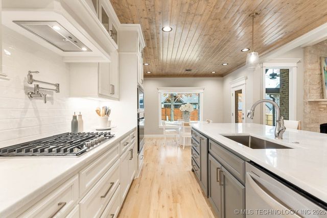 1604 Pinecrest Drive, Claremore, OK 74017