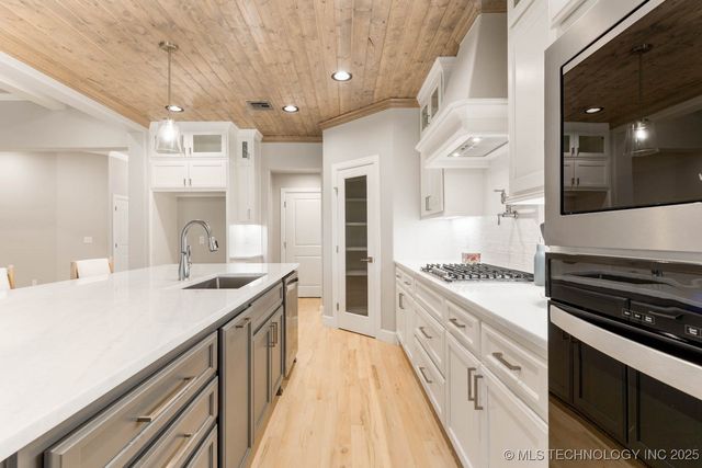 1604 Pinecrest Drive, Claremore, OK 74017