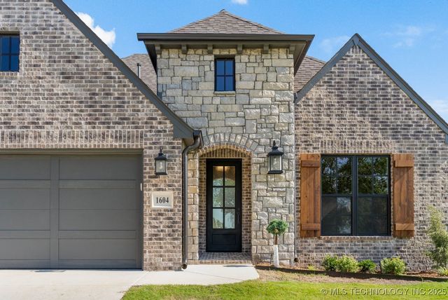 1604 Pinecrest Drive, Claremore, OK 74017