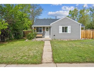 915 Newark St, Aurora, CO 80010