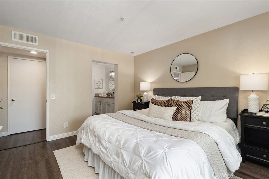 Image 18 of property listing at 227 S Cross Creek D, Orange, CA 92869