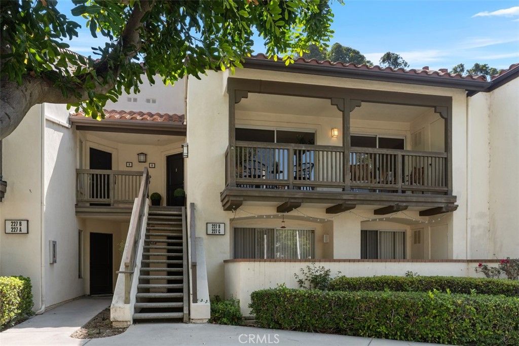 Image 2 of property listing at 227 S Cross Creek D, Orange, CA 92869