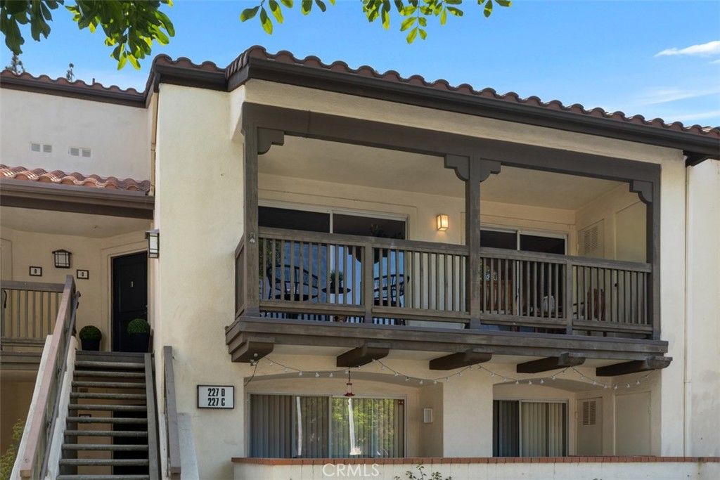 Image 3 of property listing at 227 S Cross Creek D, Orange, CA 92869