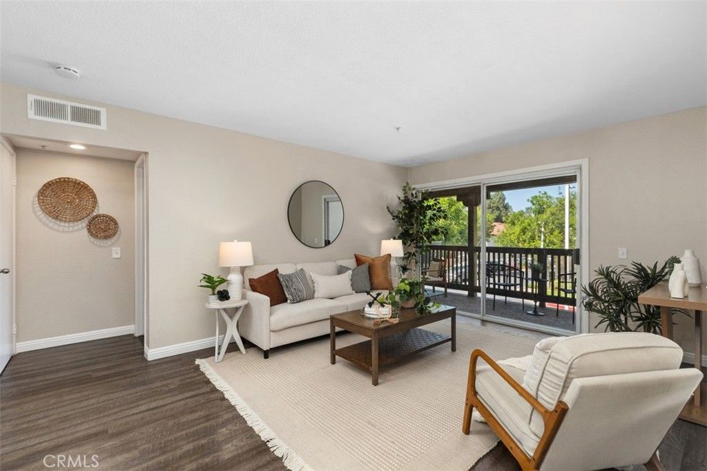Image 6 of property listing at 227 S Cross Creek D, Orange, CA 92869