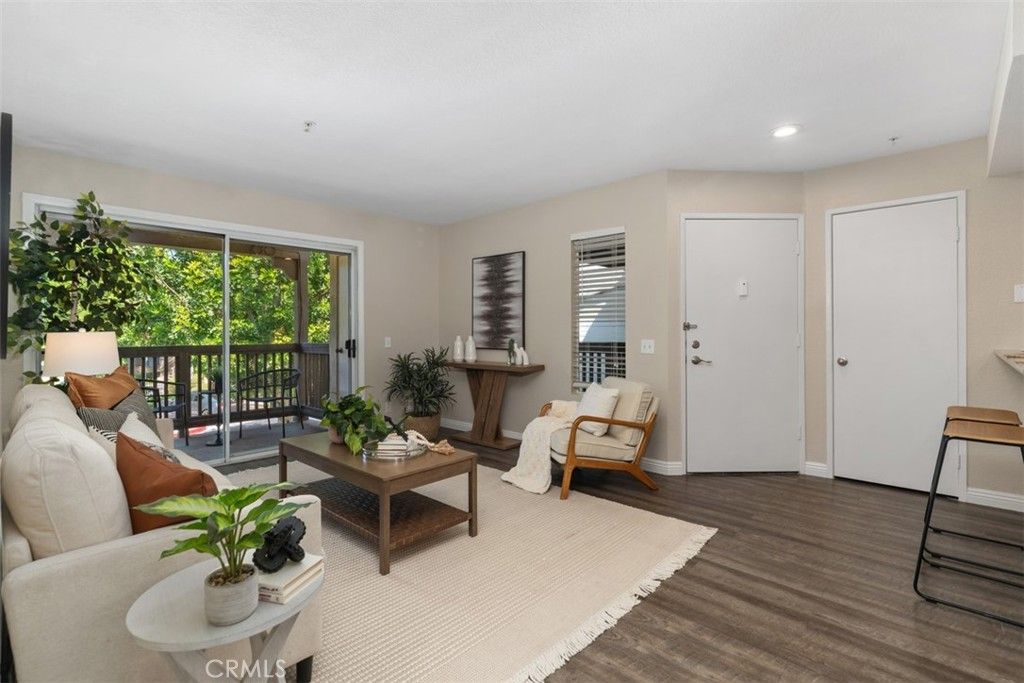 Image 7 of property listing at 227 S Cross Creek D, Orange, CA 92869