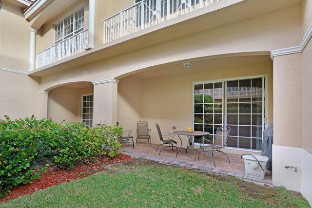4711 Artesa Way E, Palm Beach Gardens, FL 33418