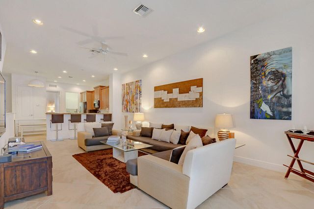 4711 Artesa Way E, Palm Beach Gardens, FL 33418