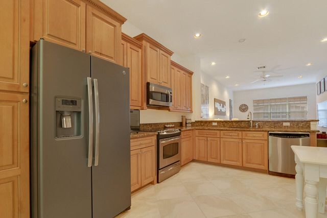 4711 Artesa Way E, Palm Beach Gardens, FL 33418