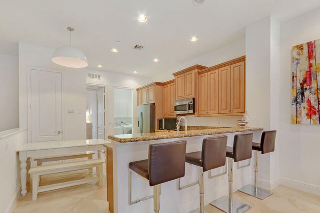 4711 Artesa Way E, Palm Beach Gardens, FL 33418