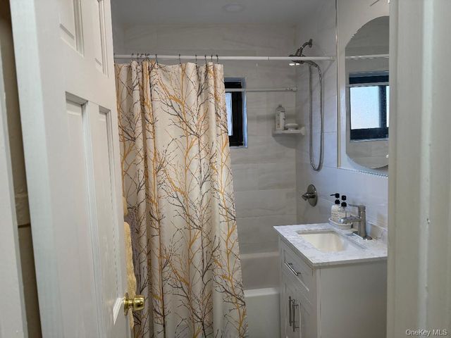 87-15 204th Street B51, Hollis, NY 11423