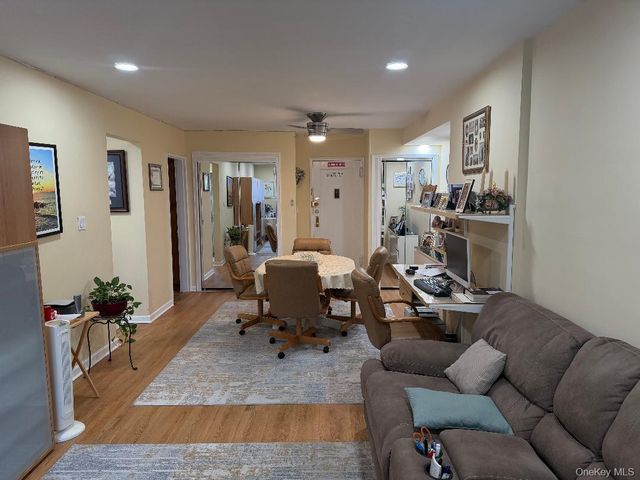 87-15 204th Street B51, Hollis, NY 11423