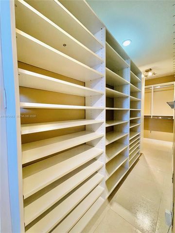 10000 NW 9th St Cir 2, Miami, FL 33172