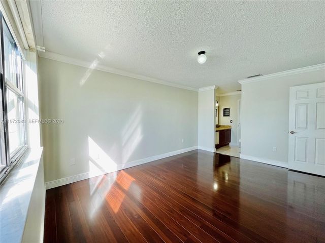 10000 NW 9th St Cir 2, Miami, FL 33172