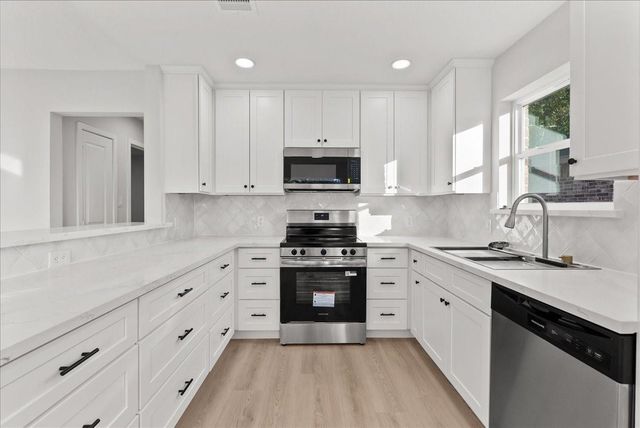 1405 Newport Boulevard, League City, TX 77573