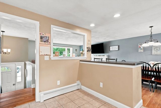 52 Oak Ridge Circle, Lynn, MA 01904