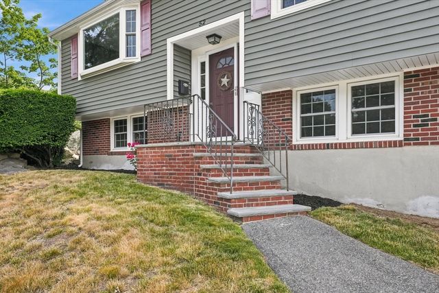 52 Oak Ridge Circle, Lynn, MA 01904